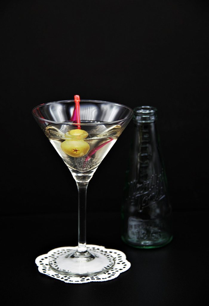 martini, glass, olive-3870511.jpg